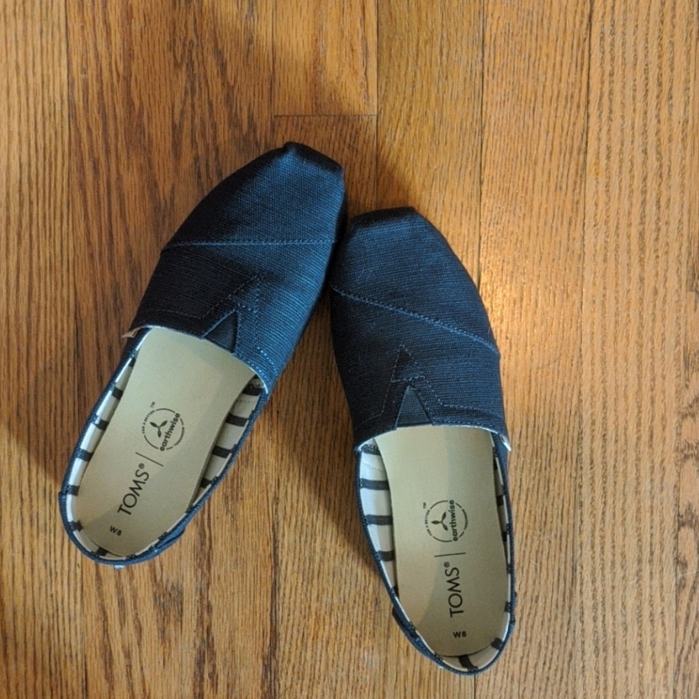 Like new toms heritage collection
